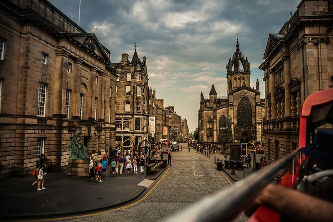 Edinburgh: Old Town's Highlights Walking Tour - William Wallace Statue Stop, Independence Stories Without the Headache