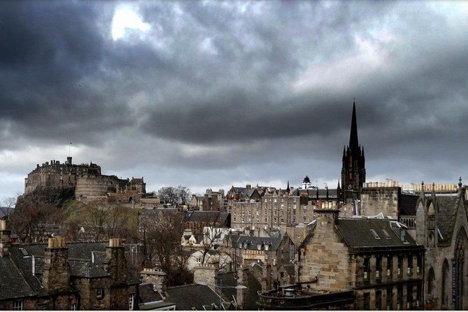Edinburgh - Old Town Stories - Walking up the Royal Mile: long-gone buildings and street-level history
