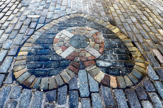 Edinburgh - Old Town Stories - Writers’ Museum: literature ties you to Edinburgh’s old buildings