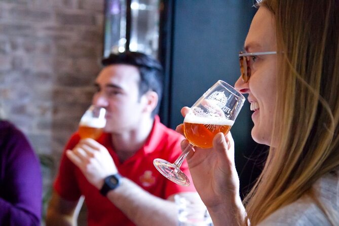 Edinburgh: Pubs & History Walking Tour with Beer Tasting - Stop 1: Old Town first, so the rest hits harder