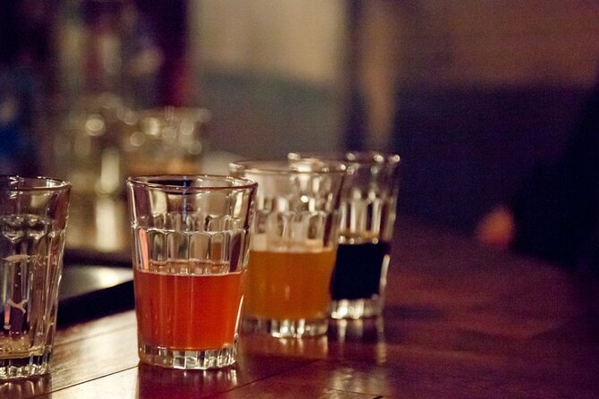 Edinburgh: Pubs & History Walking Tour with Beer Tasting - Stop 2: Canongate, the Charmed Circle, and cask ale culture