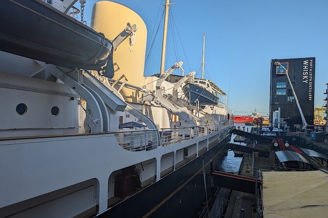 Edinburgh Shore Excursion: City Tour and Royal Yacht Britannia - Getting to the tour: tenders, meeting points, and the cruise-day stress test