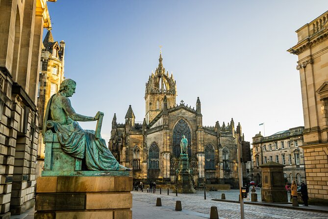 Edinburgh Shore Excursion: City Tour and Royal Yacht Britannia - Holyroodhouse in 15 minutes: photos, then back on the bus