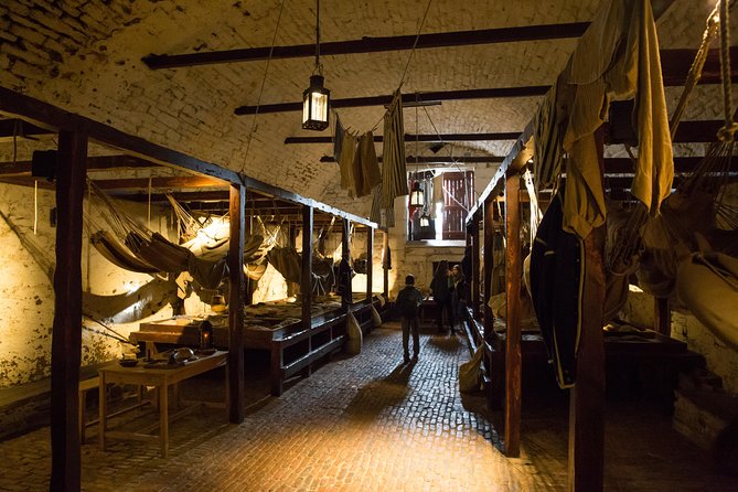 Edinburgh Skip-the-Ticket-Line Castle Walking Tour - What the 90-Minute Walking Tour Actually Covers