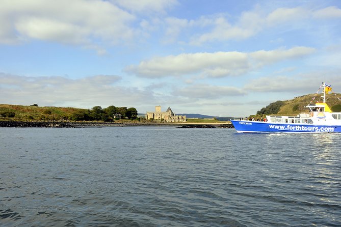 Edinburgh Three Bridges Cruise - Wildlife on the Firth of Forth: Where Seals and Puffins Show Up