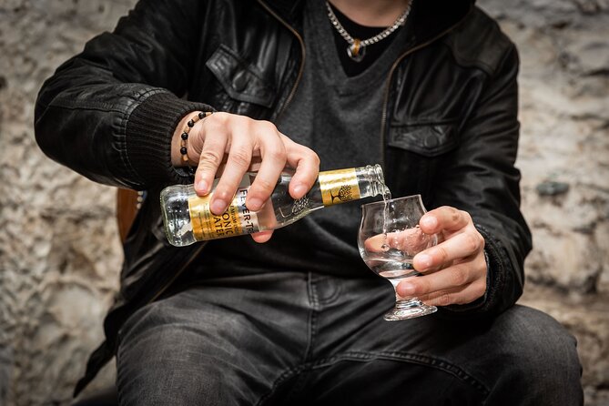 Evolution of Gin and Underground Gin Tasting in Edinburgh | 1hr - Meeting point and what your 1 hour actually feels like