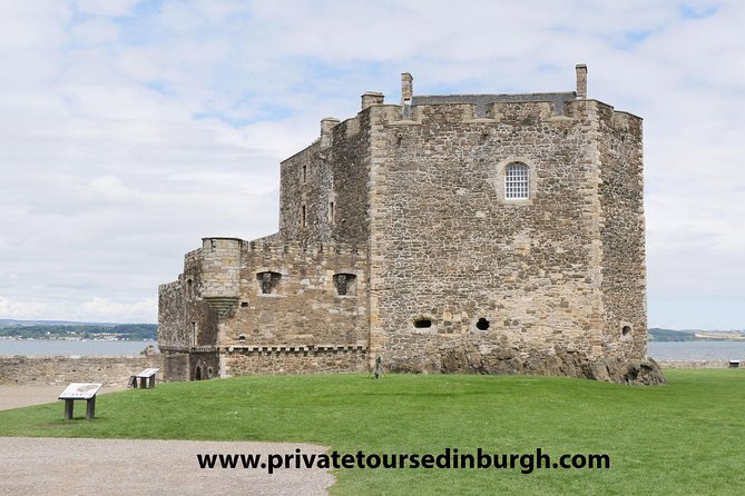 Five Outlander locations , Outlander film locations tour - Culross Palace as Cranesmuir, a Story Location With an Outdoorsy Payoff