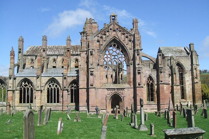 From Edinburgh: 1-day Outlander Tour - attractions included - Linlithgow Palace: Wentworth Prison Vibes and a Real Lunch Break