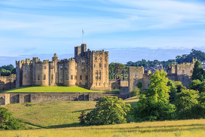 From Edinburgh: 1-day Outlander Tour - attractions included - Hopetoun House: Scottish Baroque Plus an Optional Deeper Look