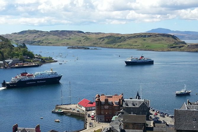 Full-Day Oban Castles and Glencoe Guided Tour from Glasgow - Oban: the Gateway to the Isles and your 1 hour 30 minute break