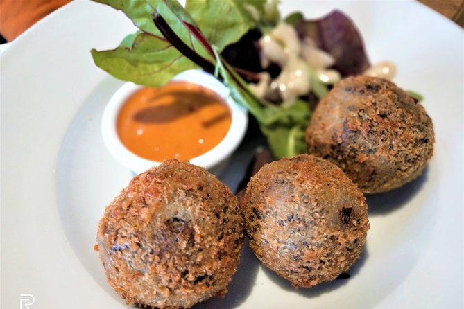 Full Day Tour of Edinburgh Including Lunch With A Local Expert - Price and value for a guided day with lunch and viewpoints