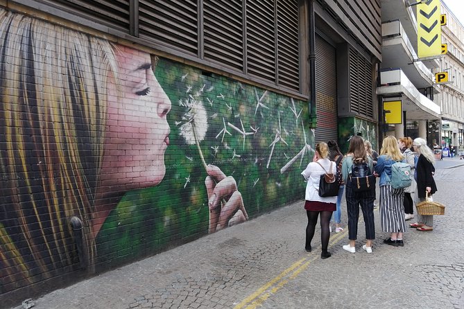Glasgow Street Art Daily Walking Tour: 2pm - Why 2pm at The Lighthouse is an easy win
