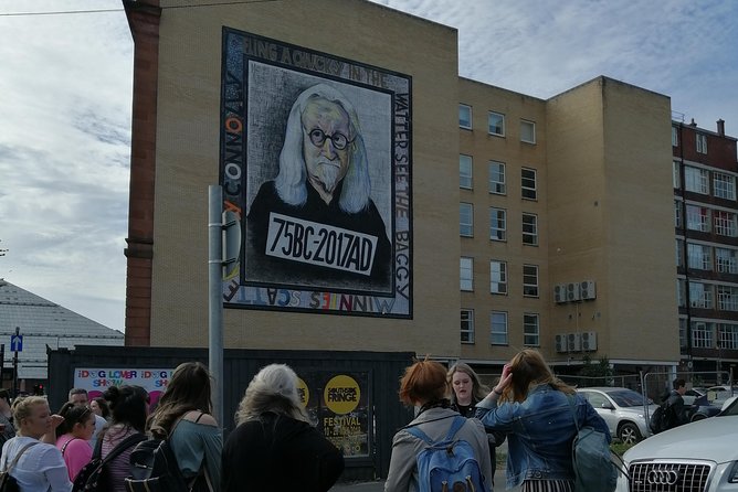 Glasgow Street Art Daily Walking Tour: 2pm - The artists behind the walls: why names matter here