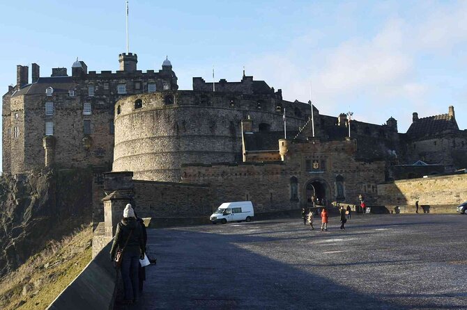 Highlights from the Royal Mile: A Self-Guided Audio Tour - Castlehill to the High Street, with stories that keep you oriented