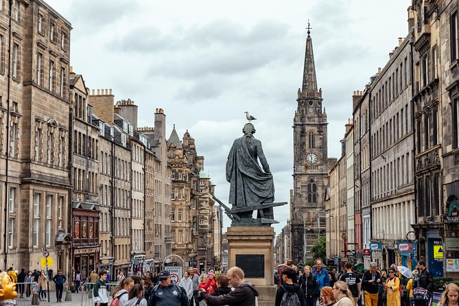 Highlights & Hidden Gems With Locals: Best of Edinburgh Private Tour - Start at 57 High St and walk smarter from the first steps