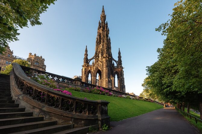 Historic Edinburgh and Rosslyn Chapel Full-Day Private Tour in a Premium Minivan - Edinburgh Castle: what you get in the hour, and how to handle entry fees