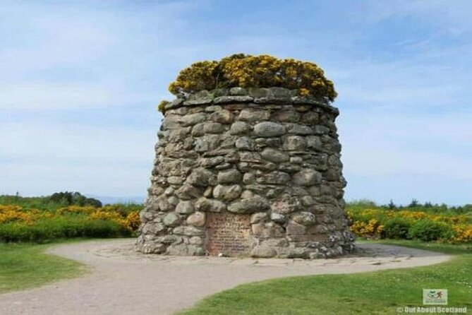 Inverness Outlander Tour - Culloden Battlefield: walking the lines and seeing the clan memorial stones