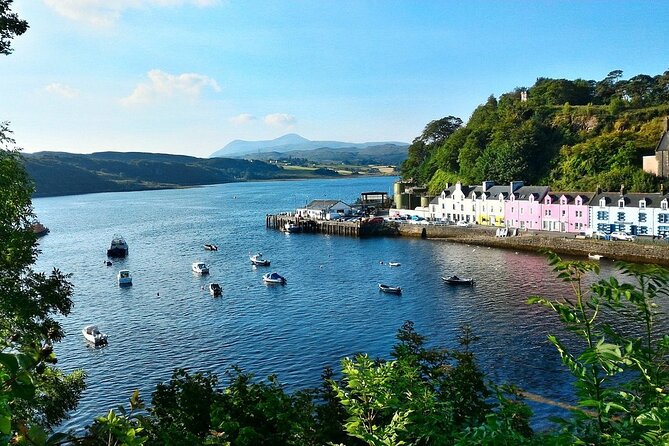 Isle oF SkyeTour.PORTREE,OLD MAN STORR,KILT ROCK.FROM INVERNESS - Loch Ness Centre and Urquhart Castle ruins, with legend built in