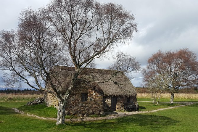 Jacobites and Scottish Highlands Day Tour from Glasgow - Clava Cairns: standing stones, burial cairns, and a quiet 20 minutes