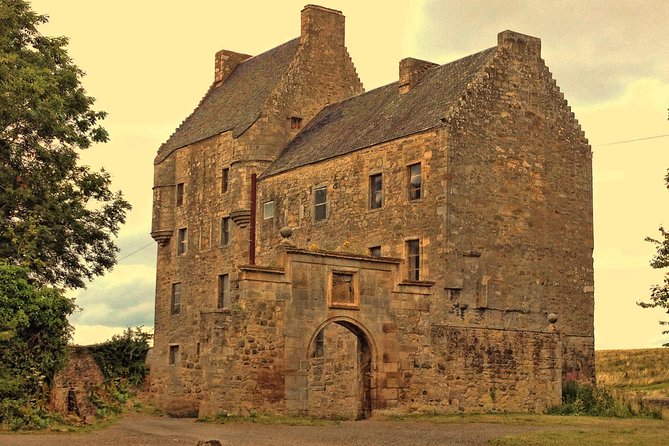 Jamie Fraser Outlander tour to Lallybroch tours Edinburgh - Linlithgow Palace and the Wentworth Prison Thread