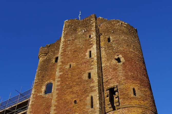 Jamie Fraser Outlander tour to Lallybroch tours Edinburgh - Car Comfort, USB Charging, and Weather Reality