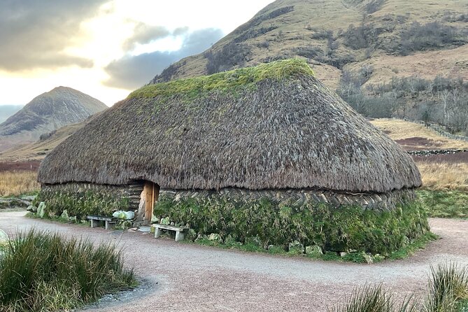 Loch Ness , Heilan Coos ,Great Glen , Fort William and Glencoe - Well of the Seven Heads: Clan Macdonell Legends at a Monument