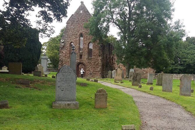 loch Ness, Inverness and Outlander Sites From Invergordon Port - Culloden Battlefield: artifacts, re-enactments, and local historian talks