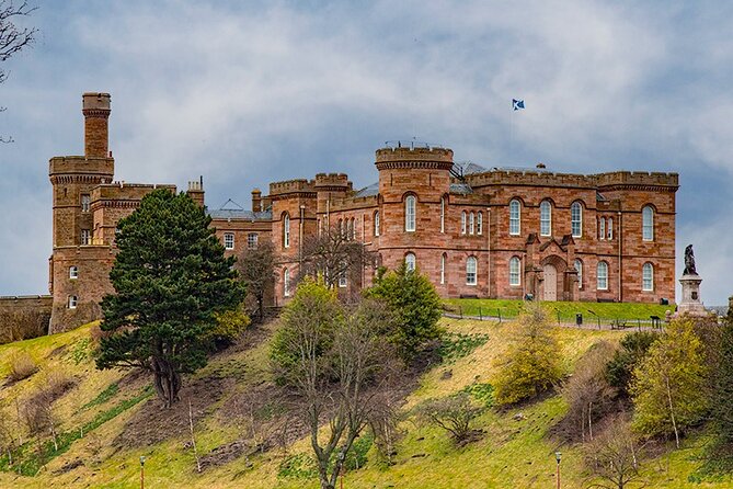 Loch Ness , Outlander , Inverness Castle , Clava and Culloden - Urquhart Castle on Loch Ness: Views and Ruins
