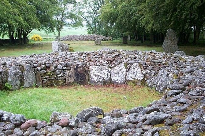 Loch Ness , Outlander , Inverness Castle , Clava and Culloden - Clava Cairns: Bronze Age Stonework and an Outlander Spark