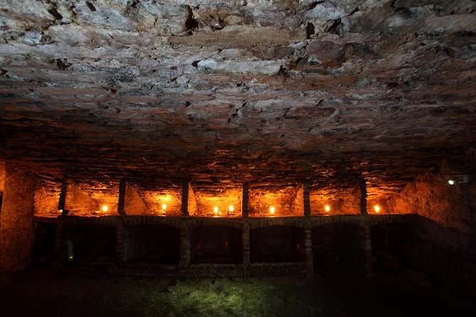 Multi-Sensory Night Walking Tour with Haunted Vaults in Edinburgh - Mercat Cross to the Royal Mile: Setting the Mood Above Ground