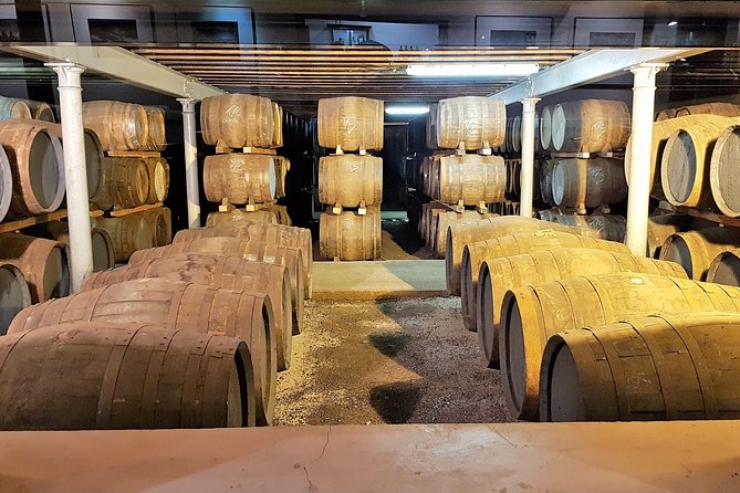 North Highland Deluxe Whisky Tour with Castle Option - Glenmorangie Distillery at Tain: a free shop start and a calm first hour