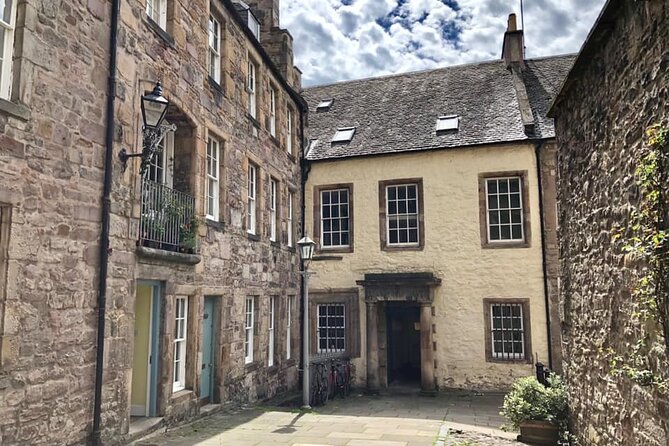 Old Edinburgh Private Walking Tour - The Royal Mile stories: naming, legends, and Outlander connections