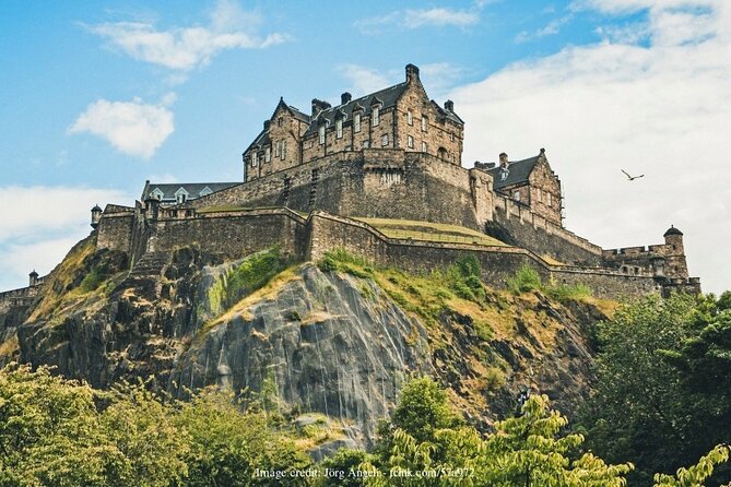 Private 4h Walking Tour in Edinburgh with Edinburgh Castle Tour - John Knox House: short visit, and remember admission is not included