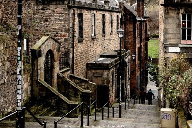 Private 4h Walking Tour in Edinburgh with Edinburgh Castle Tour - Victoria Street and St Giles Cathedral: classic views plus story power