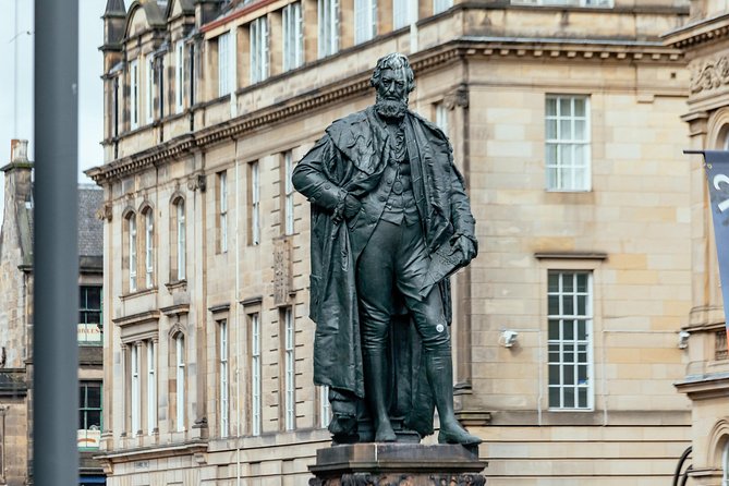 Private City Kickstart Tour: Edinburgh - Edinburgh Castle in 20 minutes: the stories behind Castle Rock