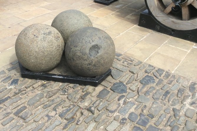 Private Edinburgh Castle Tour - Scottish National War Memorial and Mons Meg: The Highlights That Stick