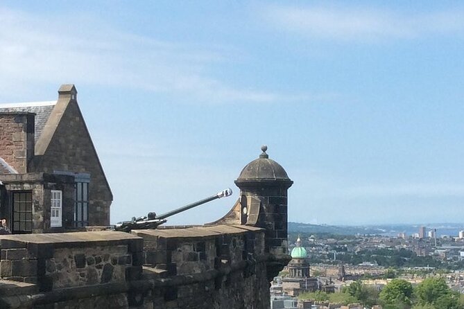 Private Edinburgh Castle Tour - Practical Tips for Smart Casual, Shoes, and Weather