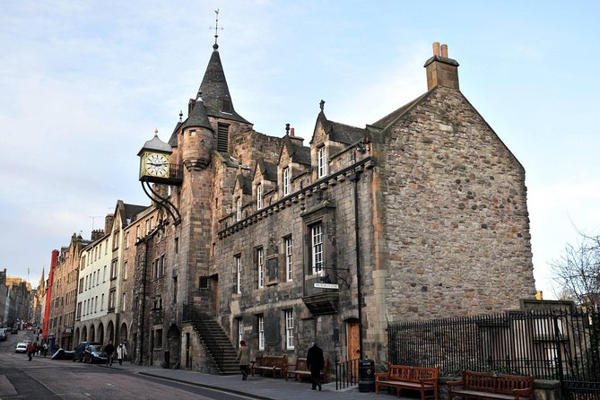 Private Edinburgh City Half-Day Tour - Street-level stories: Victoria Street, churches, and the details that make it click