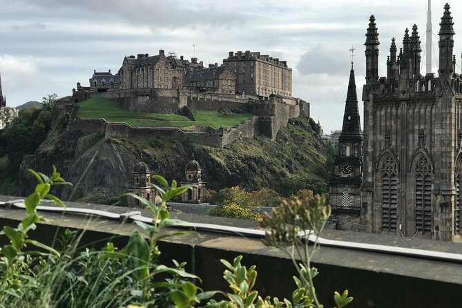 Private Edinburgh Full Day Guided Tour in a Black Cab LEVC TX - Old Town anchors: Grassmarket, St Giles’ Cathedral, and the Royal Mile