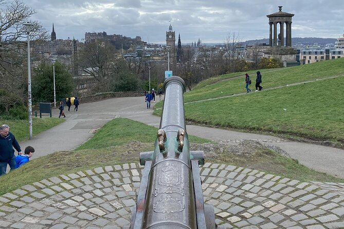 Private Executive Edinburgh Airport transfers to Edinburgh City - Arriving at Edinburgh Airport: meet your driver near Costa Coffee