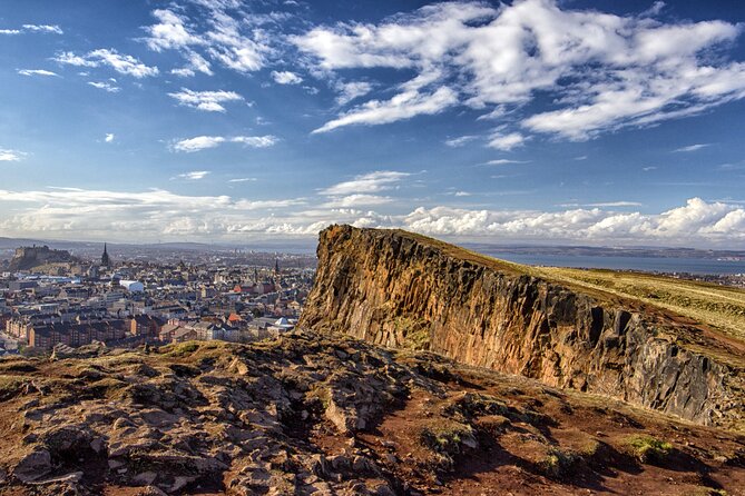 Private Executive Edinburgh Airport transfers to Edinburgh City - Your executive car: air-conditioned comfort for up to 8
