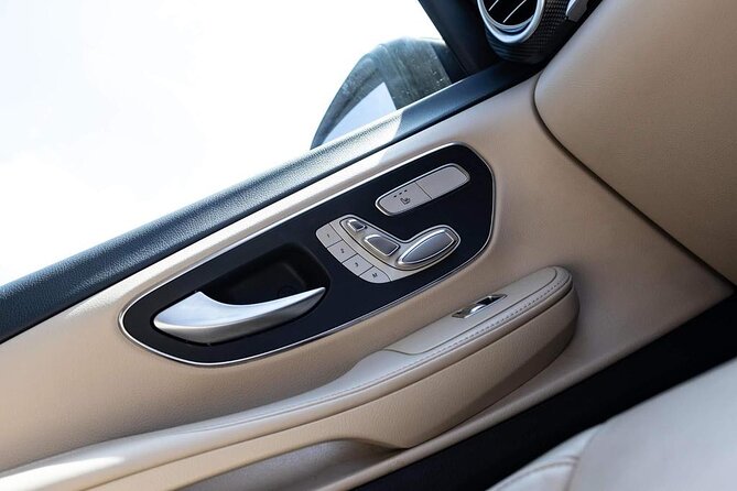 Private luxury transfer from Edinburgh Airport to Edinburgh - From Plane to Hotel, Without the Middle Steps