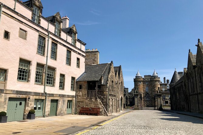 Private Old Town, Edinburgh Walking Tour - Proclamations, executions, markets: the street as a courtroom