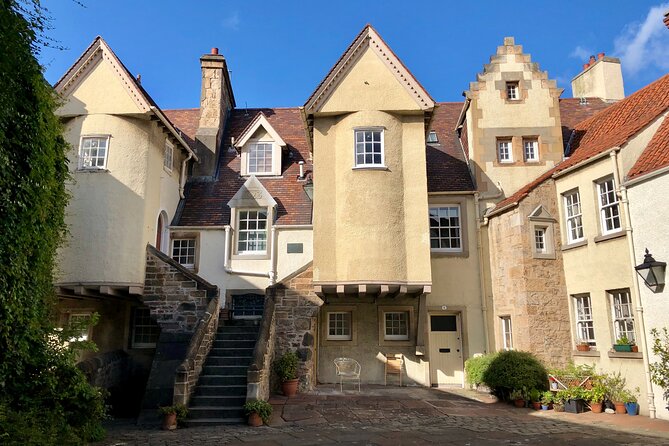 Private Old Town, Edinburgh Walking Tour - Royal Mile momentum and Edinburgh Castle viewpoints