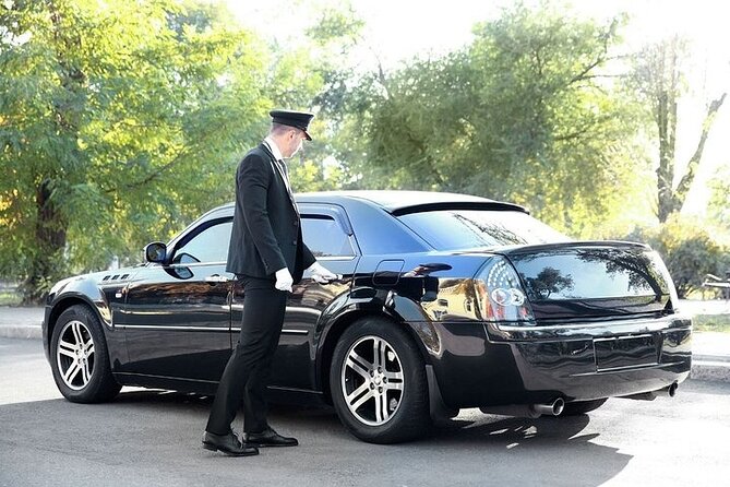 Private One way Transfer Edinburgh Airport to Edinburgh - Meet-and-greet pickup details you should read twice