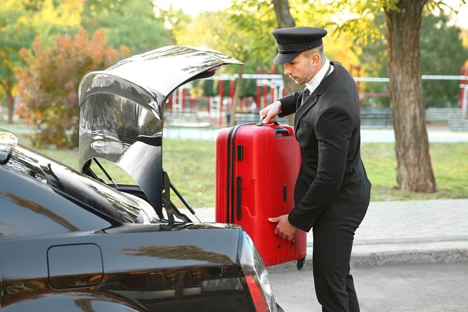 Private One way Transfer Edinburgh Airport to Edinburgh - Flight tracking and the included 45 minutes of breathing room