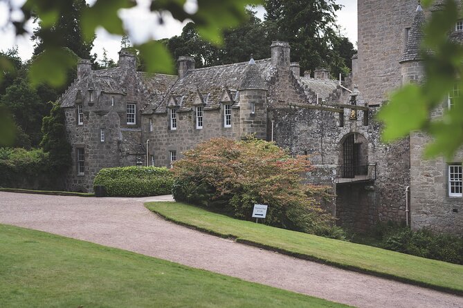 Private Outlander & Cawdor Castle Tour - Entering the day from Inverness, with a real photo game plan