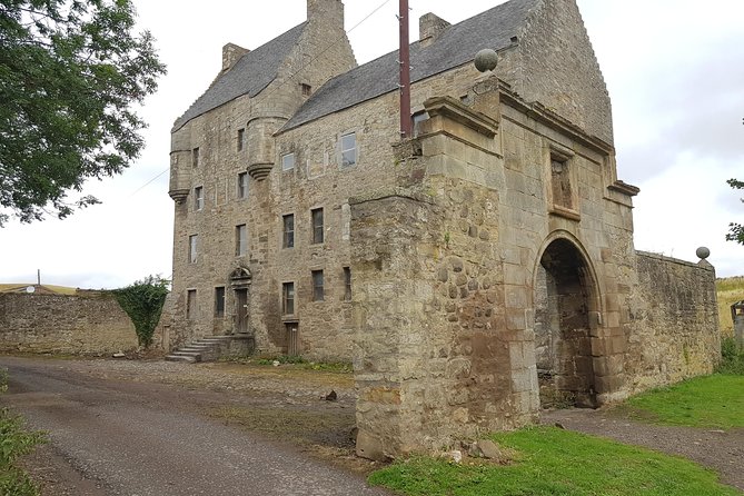 Private Outlander Tour from Edinburgh - Linlithgow Palace: Wentworth prison photo time and quick scene spotting