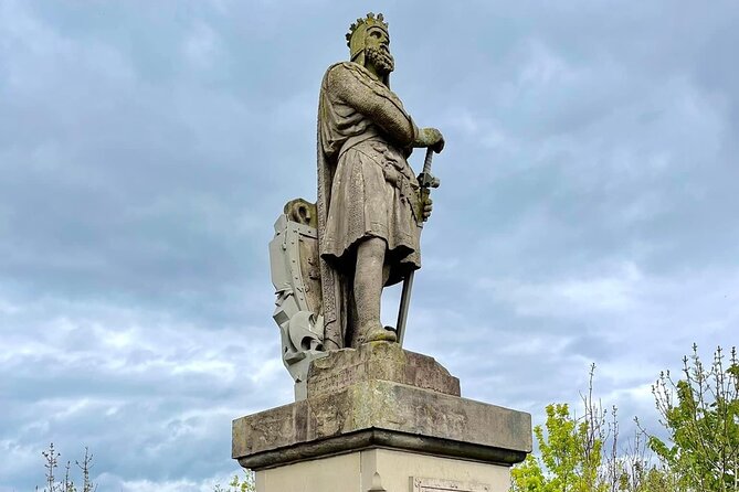 Private Stirling Day Guided Tour in the Premier Classic LEVC TXE - Stop 2 National Wallace Monument, A Statue Tied to Freedom and Film