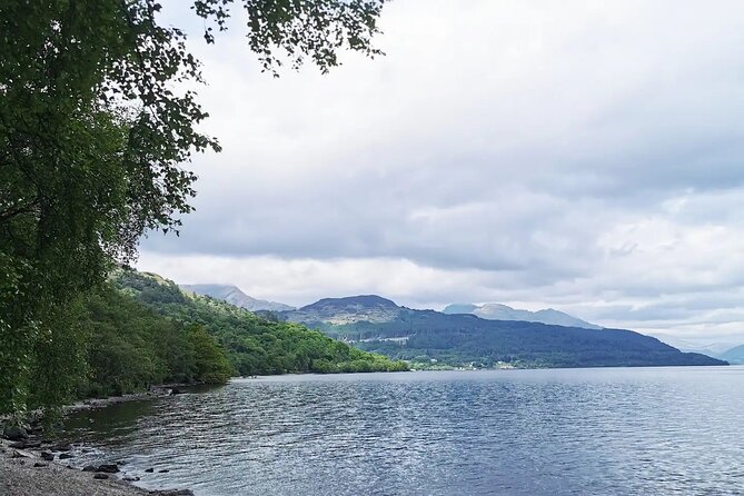 Private Tour to the Stunning Scottish Highlands & Glencoe - Inveraray: Castle Views, Loch Fyne Walks, and That Old-Pub Feeling